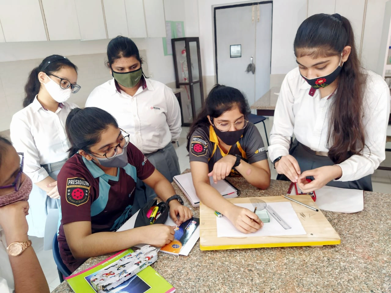 Presidium Rajnagar, PRESIDIANS STUDY THE PHENOMENA OF REFRACTION!