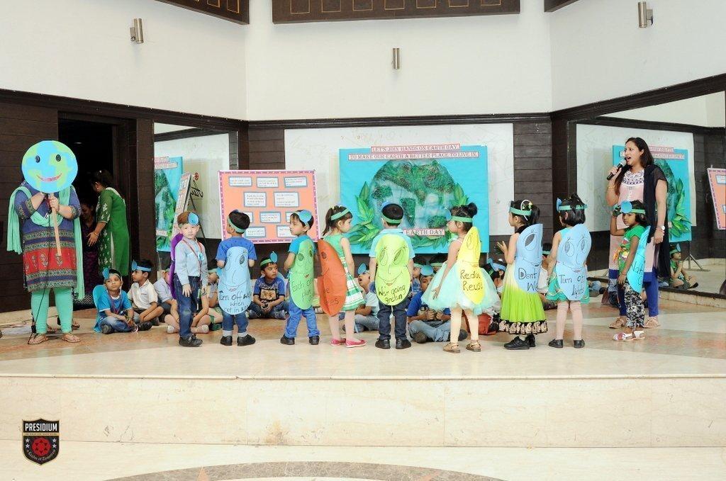 Presidium Indirapuram, PRESIDIANS OF INDIRAPURAM JOIN HANDS TO SAVE MOTHER EARTH Presidium Indirapuram, PRESIDIANS OF INDIRAPURAM JOIN HANDS TO SAVE MOTHER EARTH