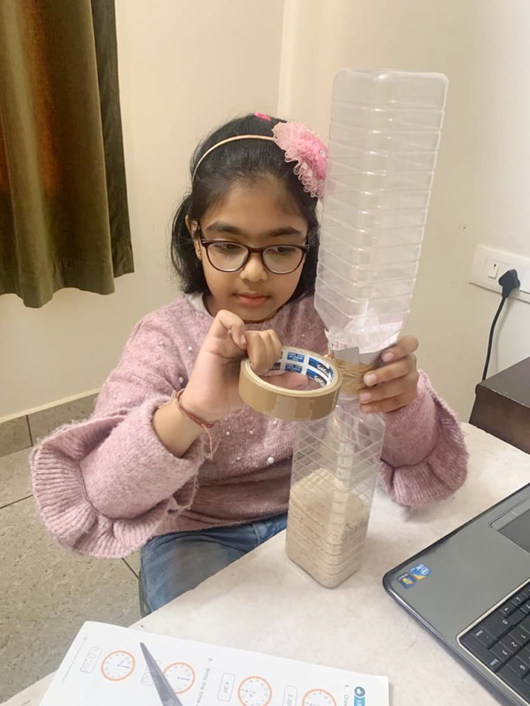 Presidium Dwarka-6, PRESIDIANS CONSTRUCT A SAND CLOCK!