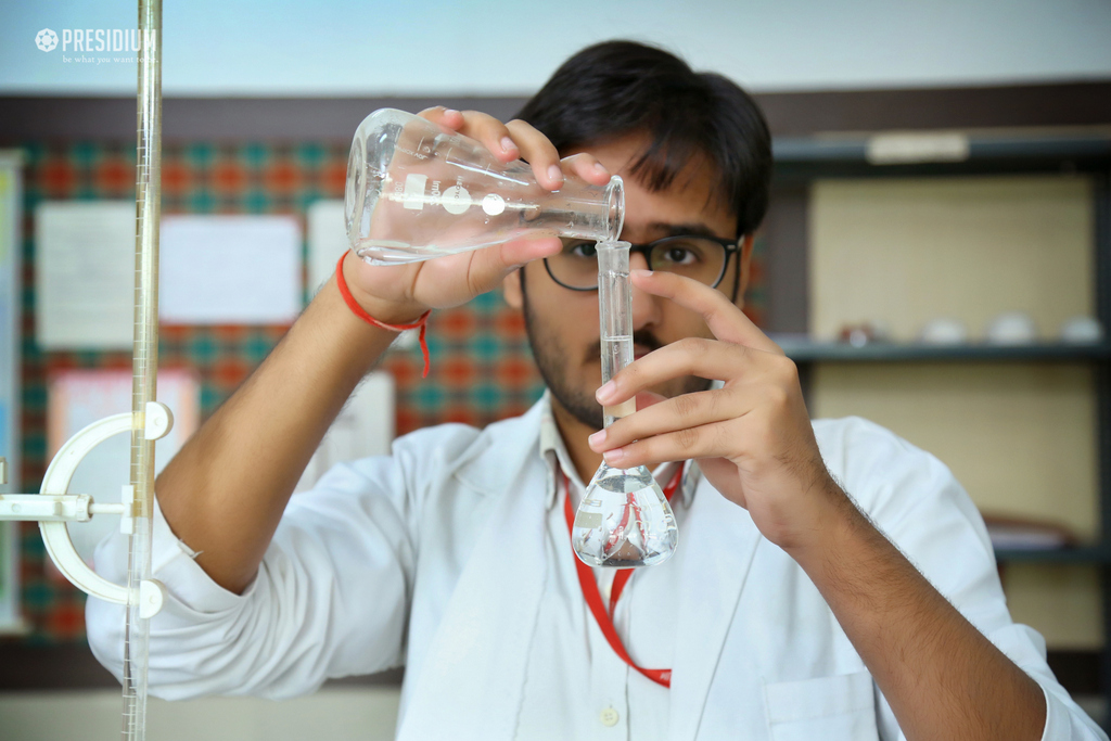 Presidium Gurgaon-57, STUDENTS PERFORM VOLUMETRIC ANALYSIS TEST IN CHEMISTRY LABORATORY