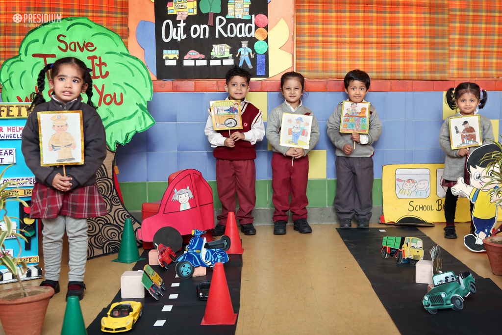 Presidium Dwarka-6, STUDENTS COMPREHEND ROAD SAFETY MEASURES THROUGH ACTIVITIES Presidium Dwarka-6, STUDENTS COMPREHEND ROAD SAFETY MEASURES THROUGH ACTIVITIES