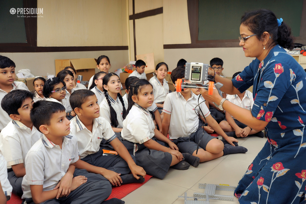 Presidium Gurgaon-57, PRESIDIANS DESIGN ROBOTS IN AN EFFECTIVE GROUP SESSION