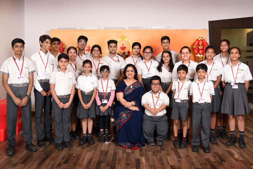 Presidium Gurgaon-57, SUDHA MA’AM ADDS GRACE TO DIWALI CELEBRATIONS IN PRESIDIUM