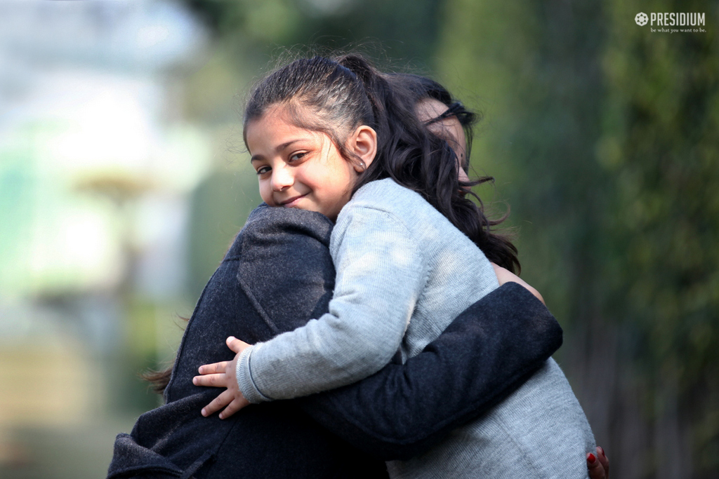 Presidium Rajnagar, HUG DAY: ALL THEY NEED IS A HUG & A SMILE IN EVERY LITTLE WHILE!