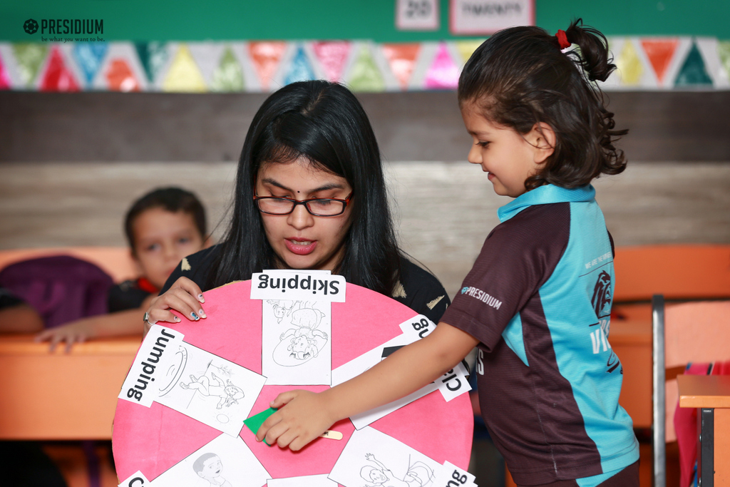 Presidium Rajnagar, LIGHTS, FLASH-CARDS AND ACTION-WORDS!