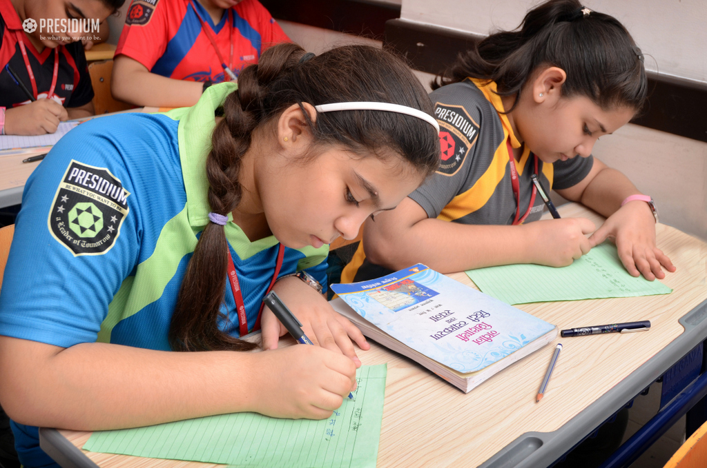 Presidium Rajnagar, STUDENTS WRITE STORIES IN A HINDI SUBJECT ACTIVITY