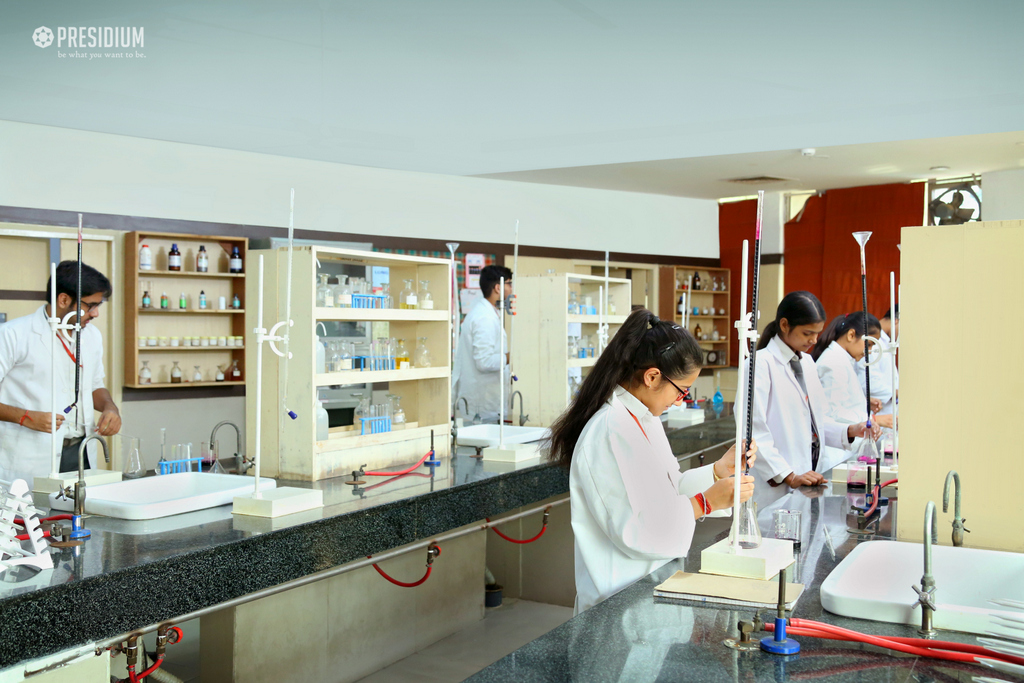 Presidium Gurgaon-57, STUDENTS PERFORM VOLUMETRIC ANALYSIS TEST IN CHEMISTRY LABORATORY