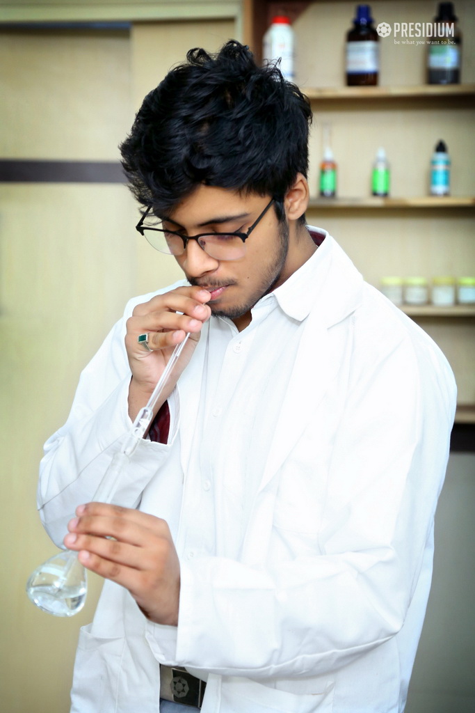 Presidium Gurgaon-57, STUDENTS PERFORM VOLUMETRIC ANALYSIS TEST IN CHEMISTRY LABORATORY