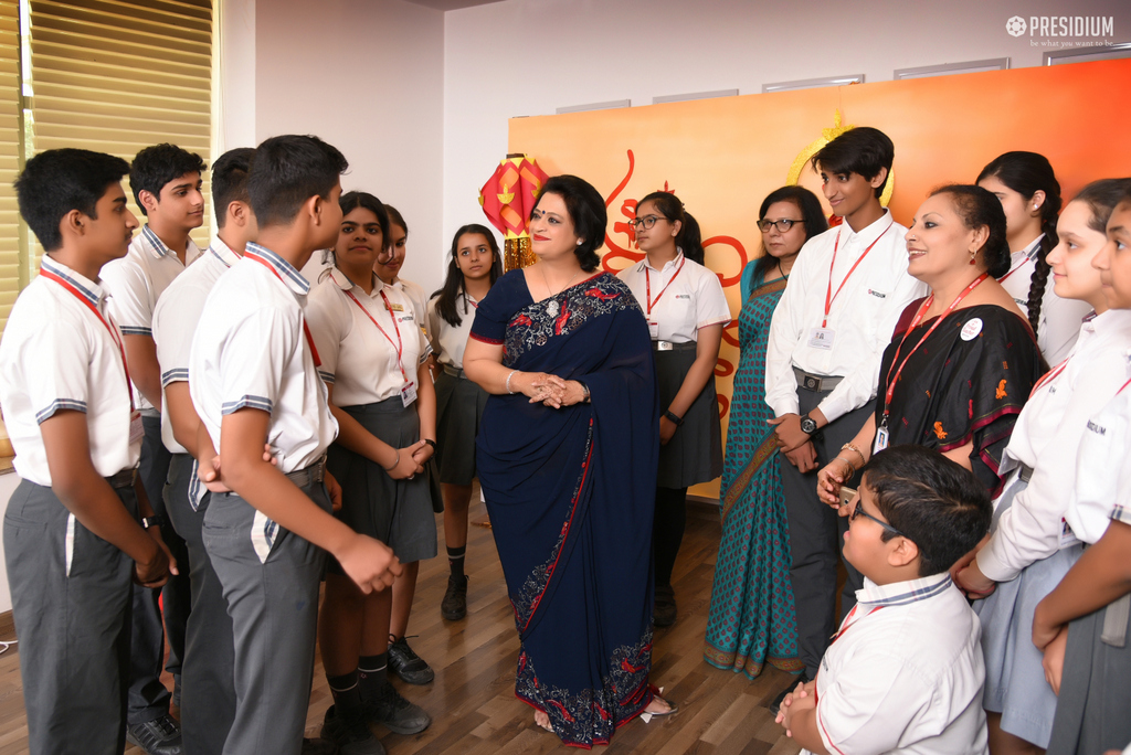 Presidium Gurgaon-57, SUDHA MA’AM ADDS GRACE TO DIWALI CELEBRATIONS IN PRESIDIUM