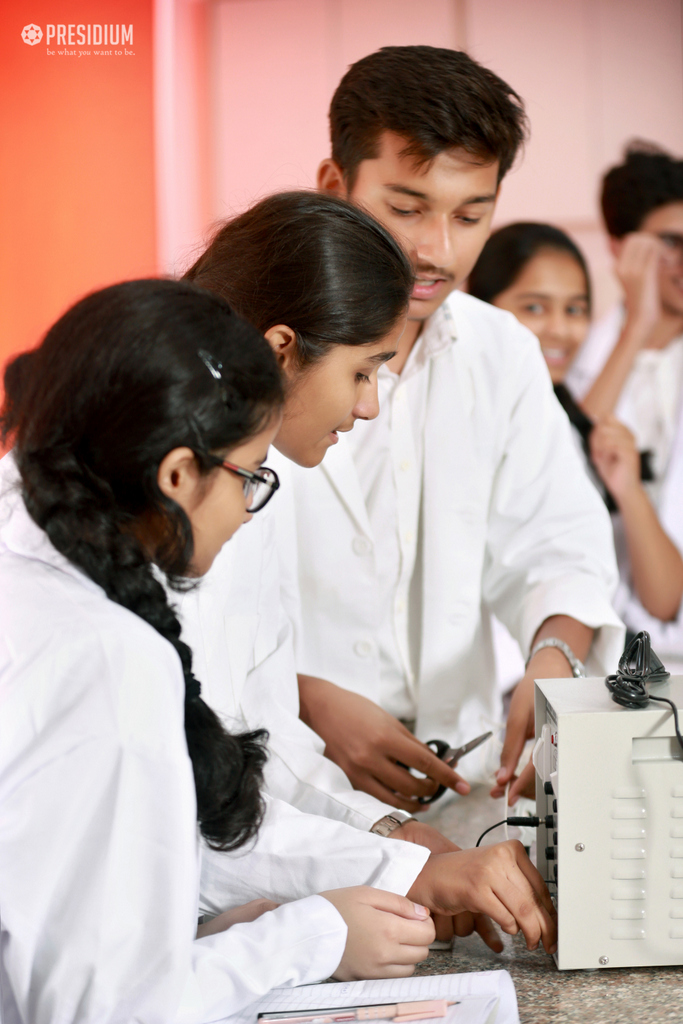 Presidium Rajnagar, BUDDING SCIENTISTS LEARN ABOUT ELECTRICITY AND DYES