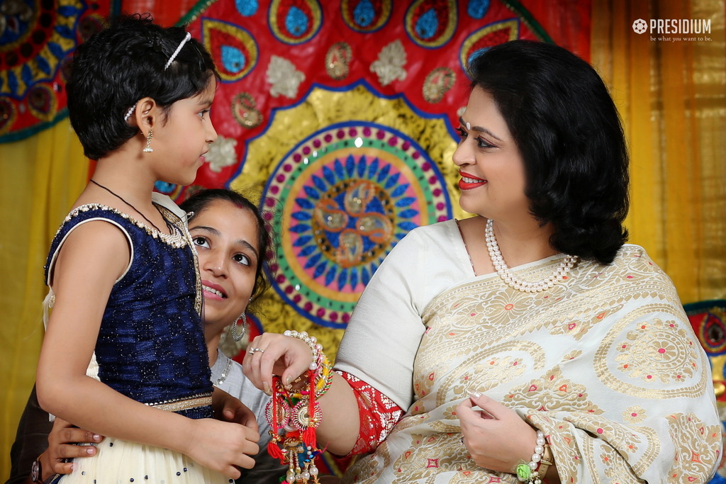 Presidium Indirapuram, STUDENTS PERFORM RAKSHABANDHAN RITUALS WITH MRS.SUDHA GUPTA