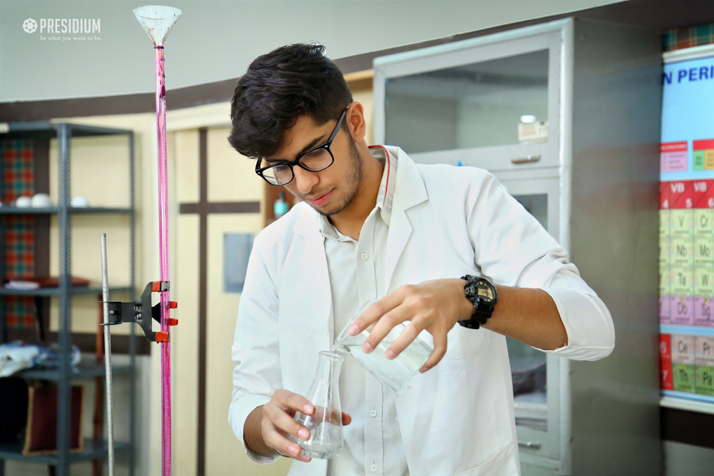 Presidium Gurgaon-57, STUDENTS PERFORM VOLUMETRIC ANALYSIS TEST IN CHEMISTRY LABORATORY