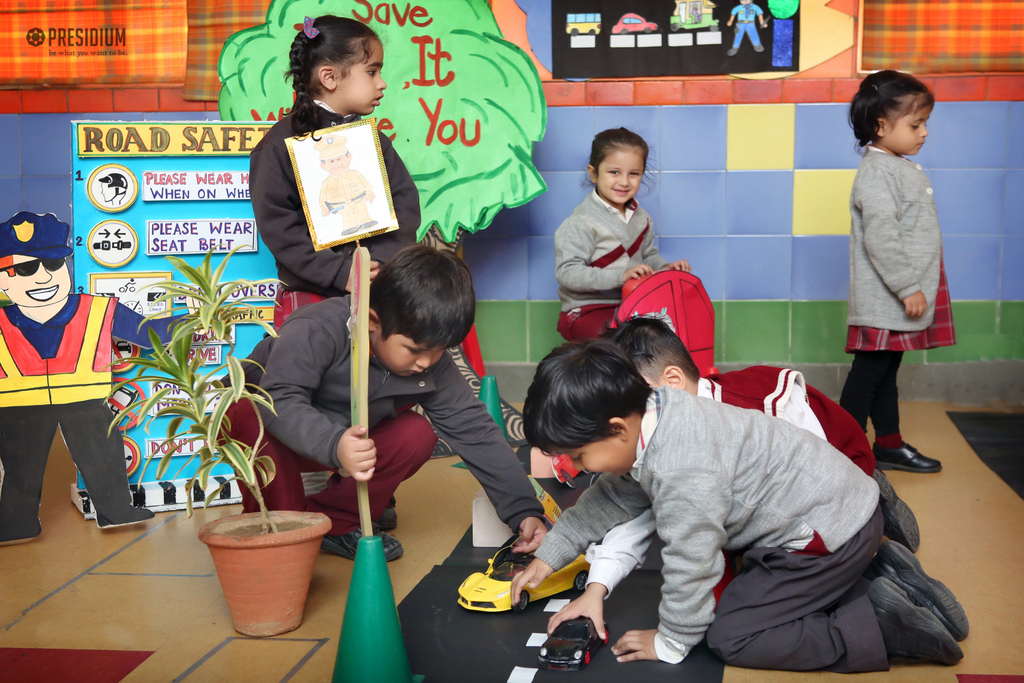 Presidium Dwarka-6, STUDENTS COMPREHEND ROAD SAFETY MEASURES THROUGH ACTIVITIES Presidium Dwarka-6, STUDENTS COMPREHEND ROAD SAFETY MEASURES THROUGH ACTIVITIES