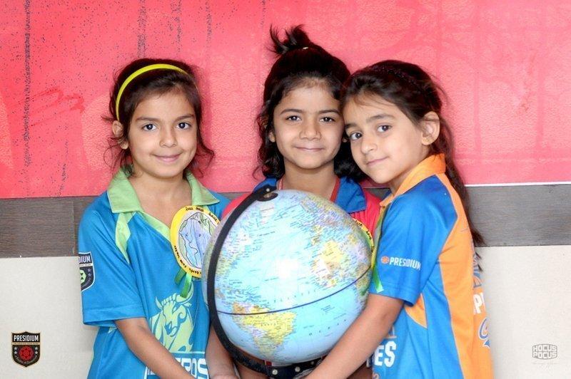 Presidium Indirapuram, PRESIDIANS OF INDIRAPURAM JOIN HANDS TO SAVE MOTHER EARTH Presidium Indirapuram, PRESIDIANS OF INDIRAPURAM JOIN HANDS TO SAVE MOTHER EARTH