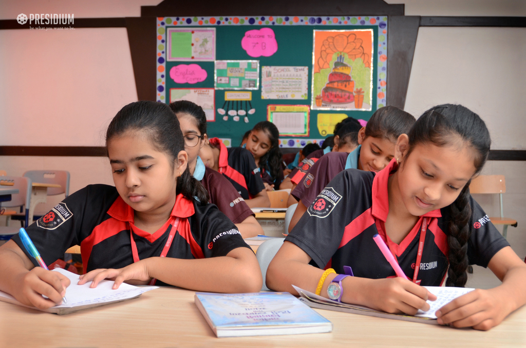 Presidium Rajnagar, STUDENTS WRITE STORIES IN A HINDI SUBJECT ACTIVITY