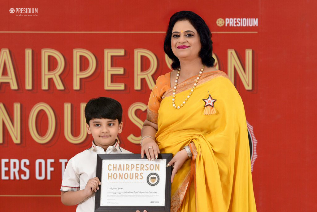 Presidium Vivek Vihar, HON.CHAIRPERSON, MRS.GUPTA HONOURS STUDENTS FOR ACHIEVEMENTS