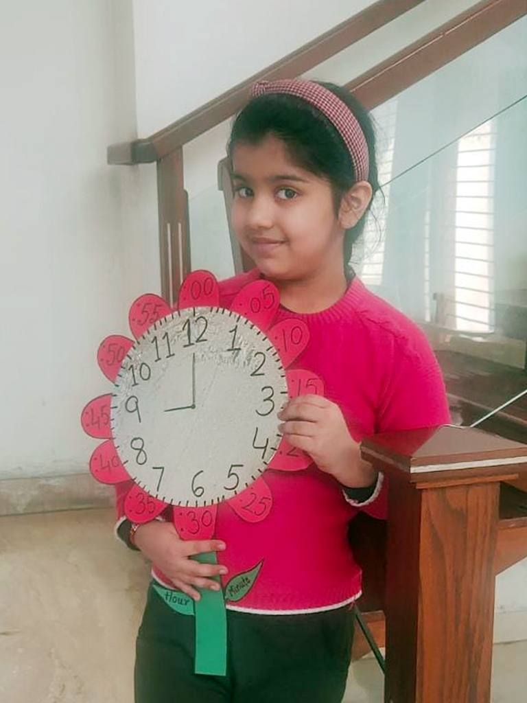 Presidium Rajnagar, PRESIDIANS PARTICIPATE IN CLOCK MAKING ACTIVITY WITH ENTHUSIASM