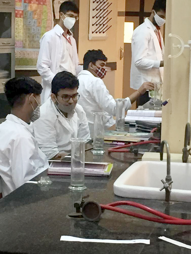 Presidium Gurgaon-57, CHEMISTRY PRACTICAL: STUDENTS STRENGTHEN THEIR PRACTICAL SKILLS