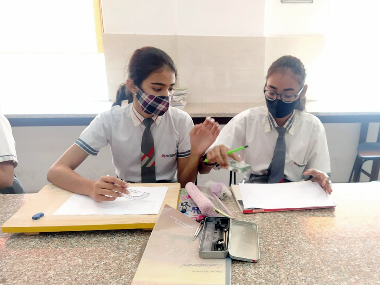 Presidium Rajnagar, PRESIDIANS STUDY THE PHENOMENA OF REFRACTION!