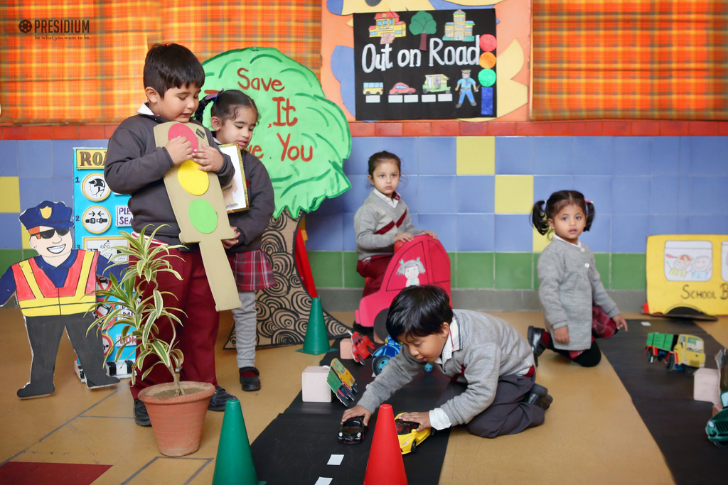 Presidium Dwarka-6, STUDENTS COMPREHEND ROAD SAFETY MEASURES THROUGH ACTIVITIES Presidium Dwarka-6, STUDENTS COMPREHEND ROAD SAFETY MEASURES THROUGH ACTIVITIES