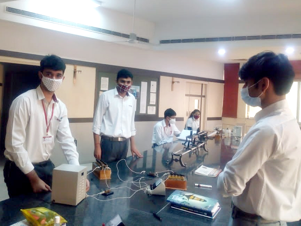 Presidium Gurgaon-57, OUR BUDDING SCIENTISTS PERFORM PHYSICS EXPERIMENTS WITH ARDOUR