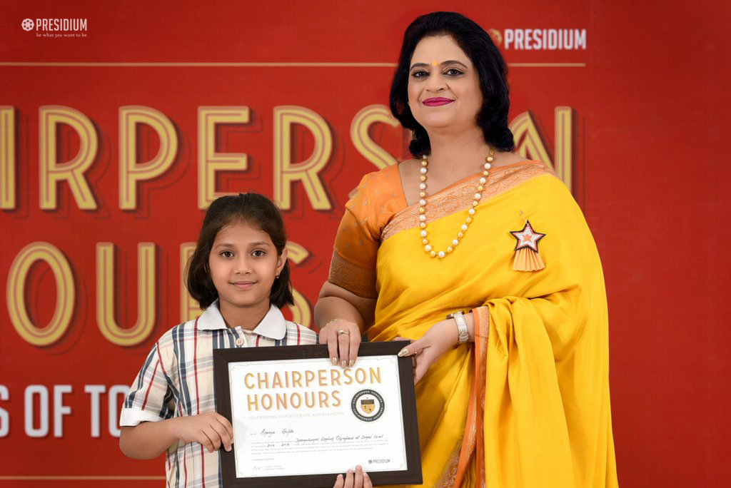 Presidium Vivek Vihar, HON.CHAIRPERSON, MRS.GUPTA HONOURS STUDENTS FOR ACHIEVEMENTS