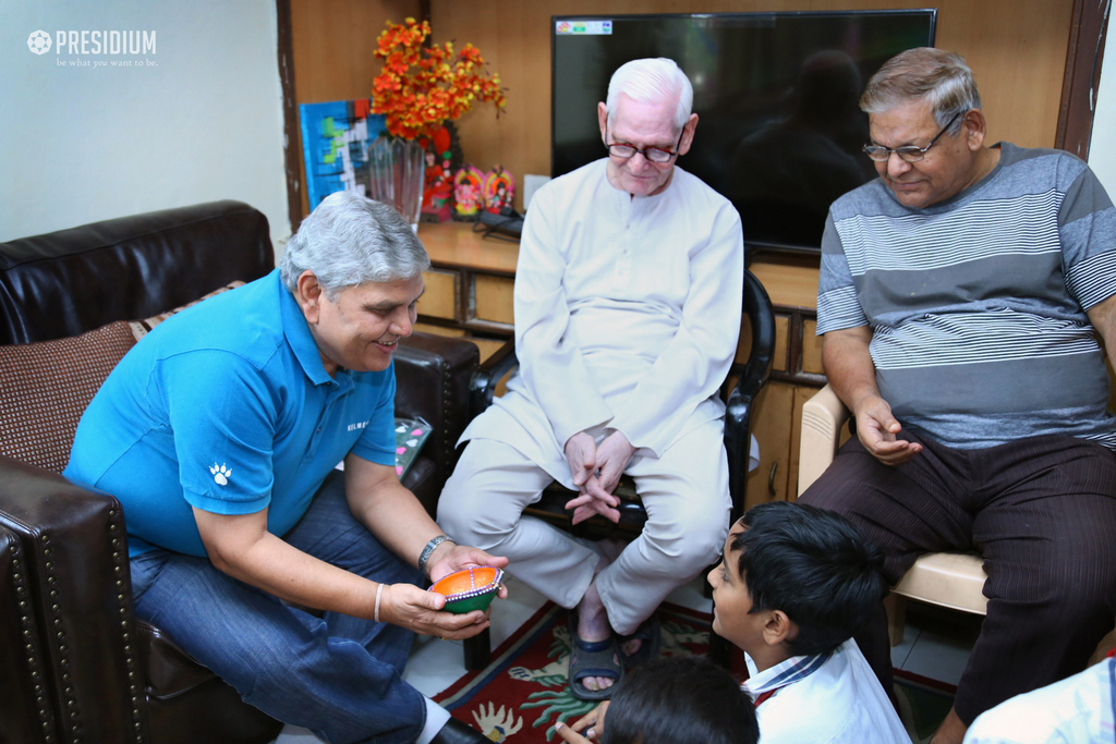 Presidium Vivek Vihar, A VISIT TO OLD AGE HOME LEAVE DEEP IMPRESSIONS ON PRESIDIANS