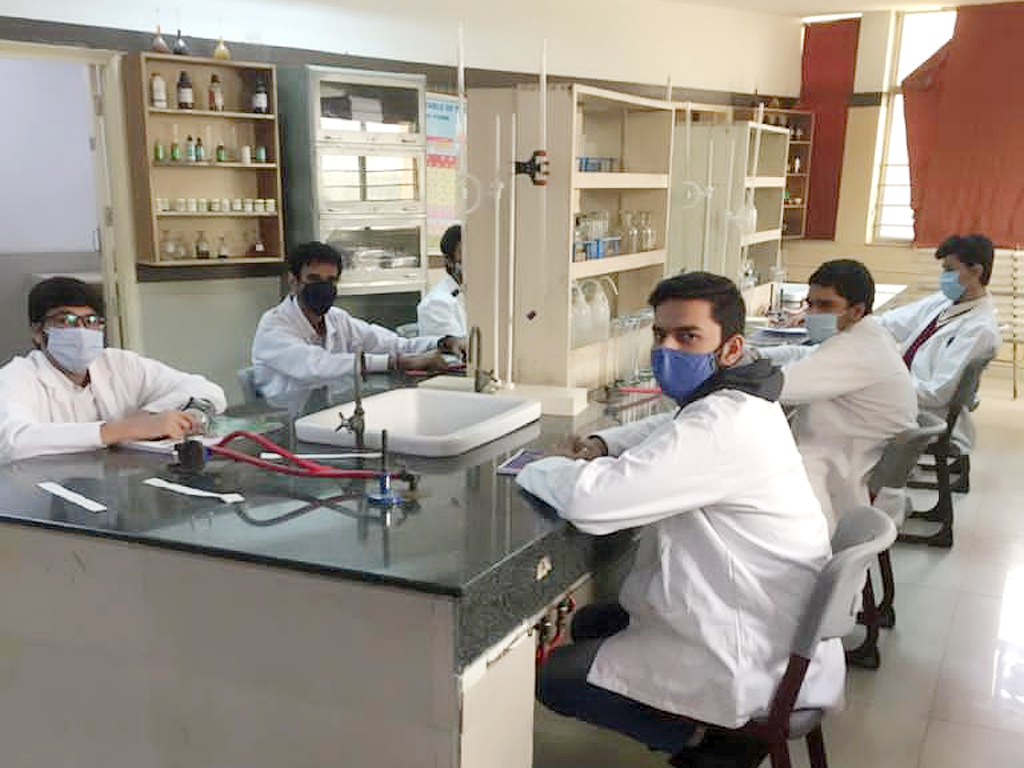 Presidium Gurgaon-57, CHEMISTRY PRACTICAL: STUDENTS STRENGTHEN THEIR PRACTICAL SKILLS