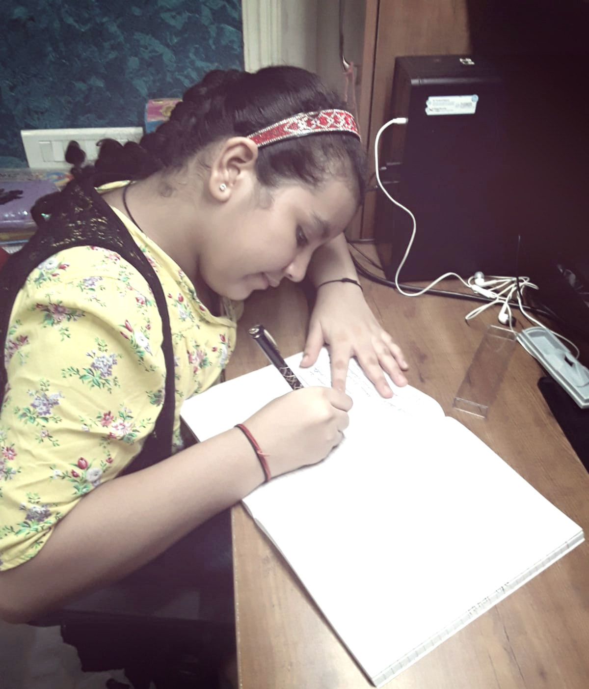 Presidium Punjabi Bagh, STUDENTS EXPRESS THEMSELVES WITH INFORMAL LETTER WRITING Presidium Punjabi Bagh, STUDENTS EXPRESS THEMSELVES WITH INFORMAL LETTER WRITING