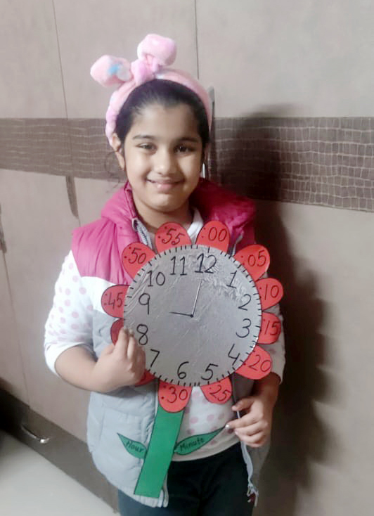 Presidium Rajnagar, STUDENTS PARTICIPATE IN CLOCK MAKING ACTIVITY WITH ENTHUSIASM