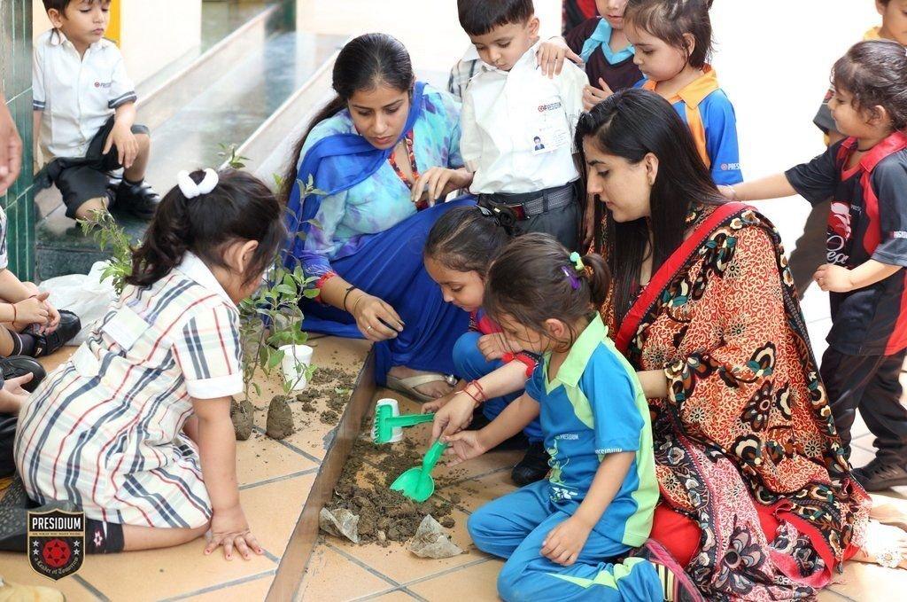 Presidium Indirapuram, PRESIDIANS OF INDIRAPURAM JOIN HANDS TO SAVE MOTHER EARTH 