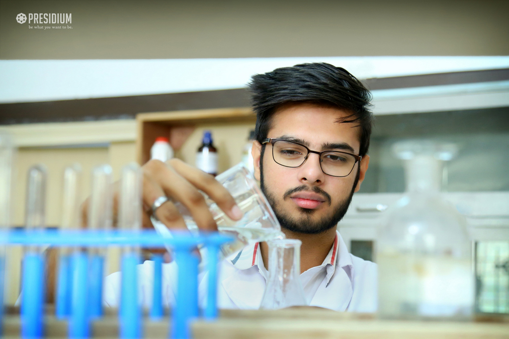 Presidium Gurgaon-57, STUDENTS PERFORM VOLUMETRIC ANALYSIS TEST IN CHEMISTRY LABORATORY