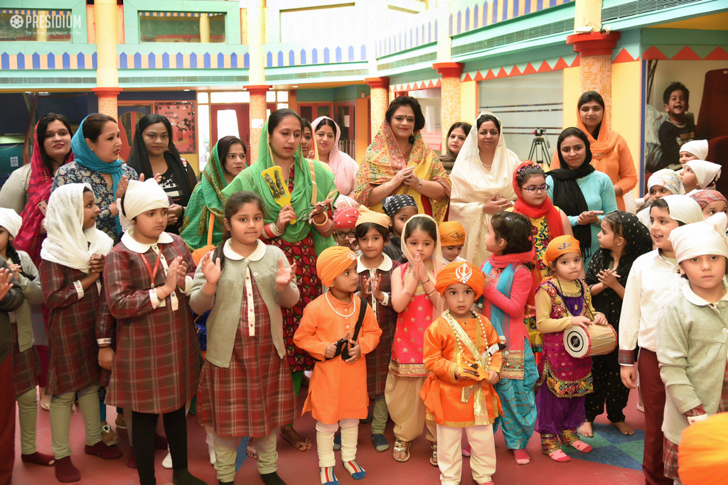 Presidium Dwarka-6, MRS.SUDHA GUPTA JOINS STUDENTS FOR GURU NANAK JAYANTI CELEBRATIONS