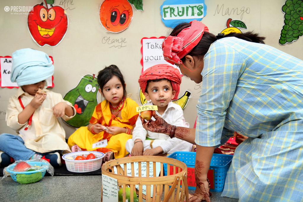 Presidium Gurgaon-57, PRESIDIANS DRESS AS VENDORS FOR THE 'FRUIT & VEGETABLE' ACTIVITY