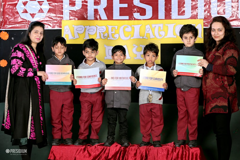 Presidium Vivek Vihar, APPRECIATION DAY: AWARDING CERTIFICATES TO MERITORIOUS PRESIDIANS