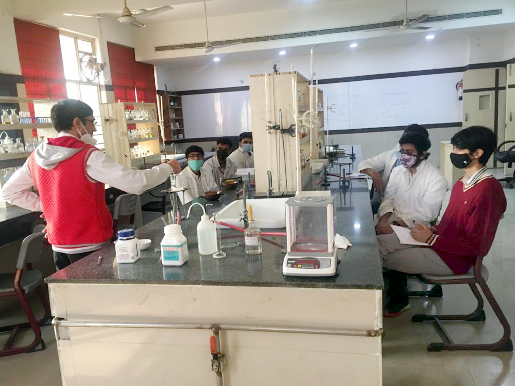 Presidium Gurgaon-57, CHEMISTRY PRACTICAL: STUDENTS STRENGTHEN THEIR PRACTICAL SKILLS