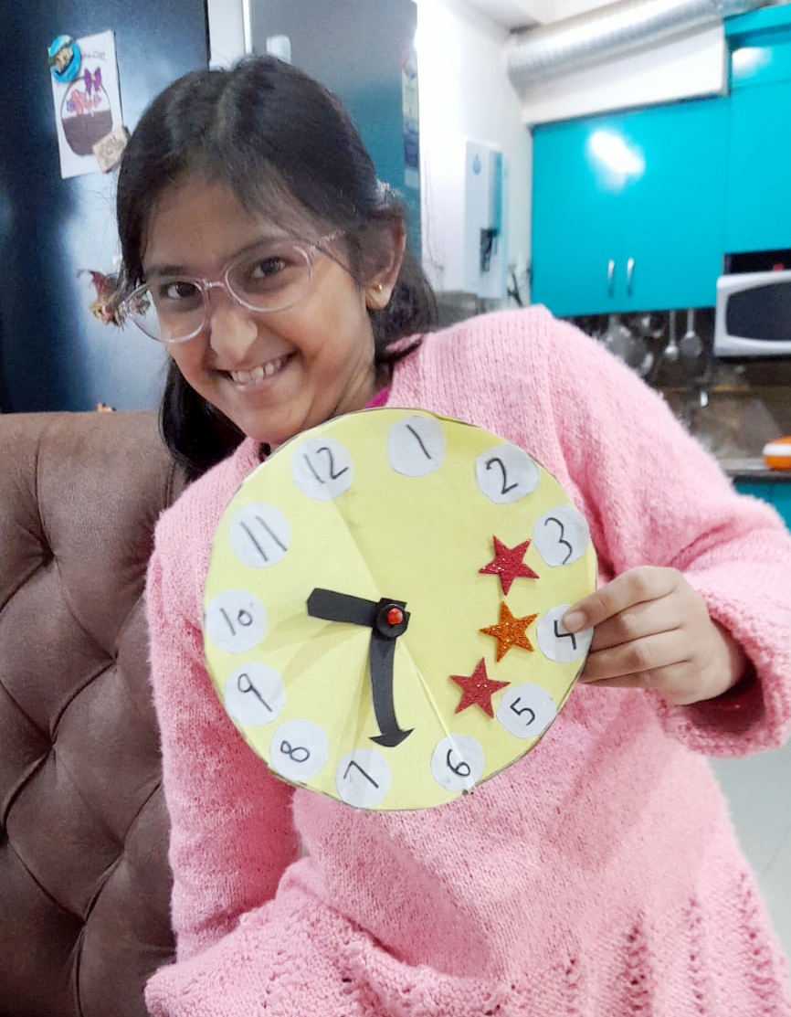 Presidium Rajnagar, STUDENTS PARTICIPATE IN CLOCK MAKING ACTIVITY WITH ENTHUSIASM