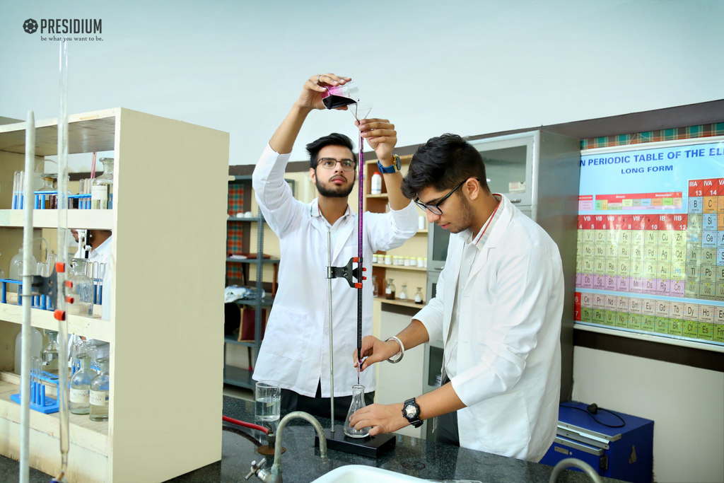 Presidium Gurgaon-57, STUDENTS PERFORM VOLUMETRIC ANALYSIS TEST IN CHEMISTRY LABORATORY