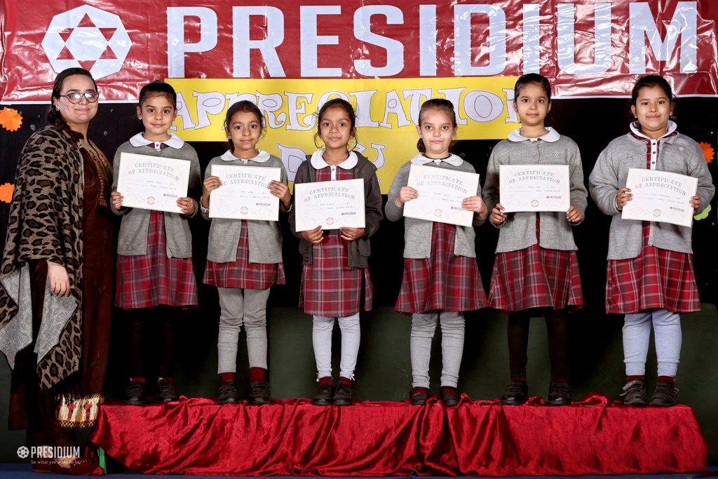 Presidium Vivek Vihar, APPRECIATION DAY: AWARDING CERTIFICATES TO MERITORIOUS PRESIDIANS