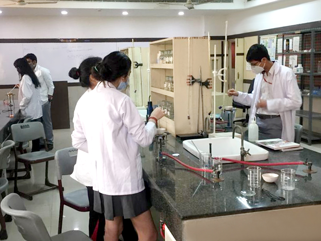 Presidium Gurgaon-57, CHEMISTRY PRACTICAL: STUDENTS STRENGTHEN THEIR PRACTICAL SKILLS