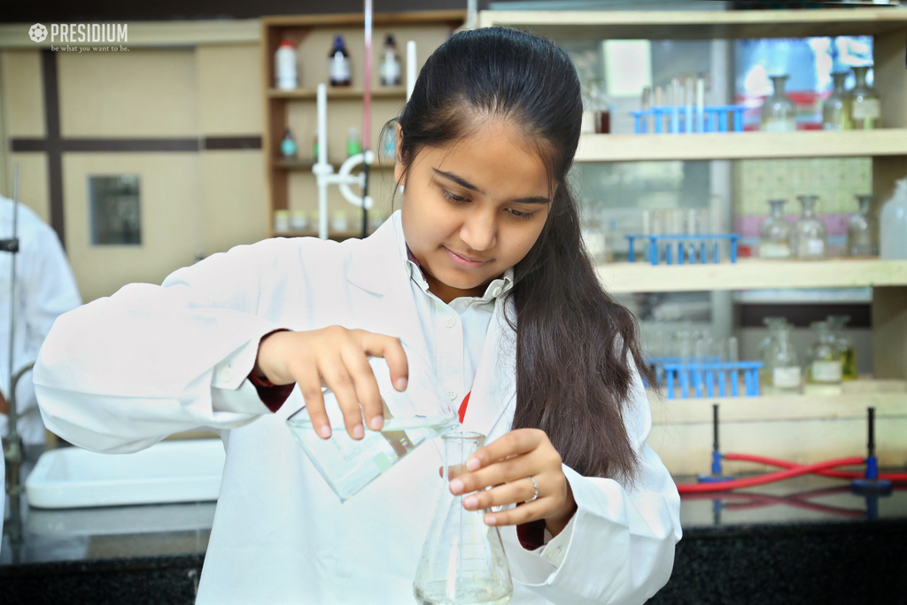 Presidium Gurgaon-57, STUDENTS PERFORM VOLUMETRIC ANALYSIS TEST IN CHEMISTRY LABORATORY