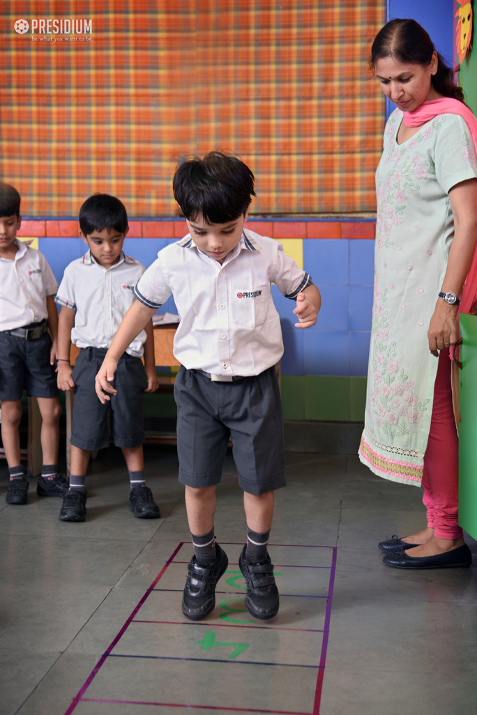 Presidium Dwarka-6, GRADE PREP STUDENTS GUESS MISSING NUMBERS ON A MATH GRID